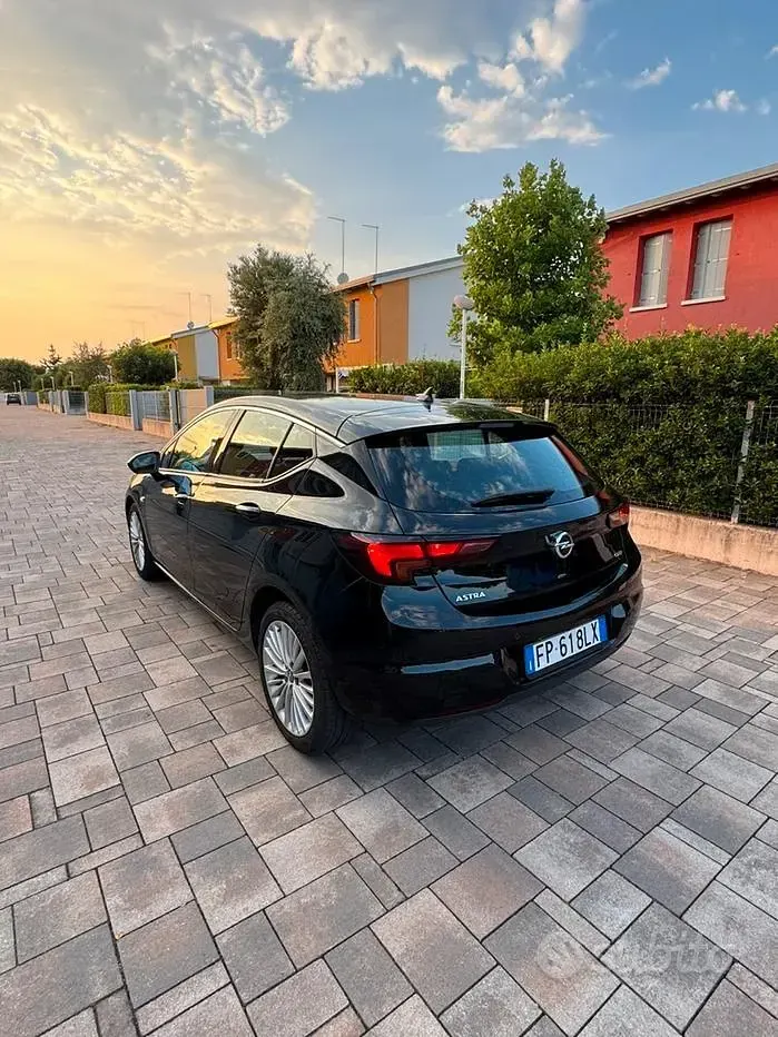 Usata Opel Astra 110 CV (80 kW) 2018 Nero Berlina
