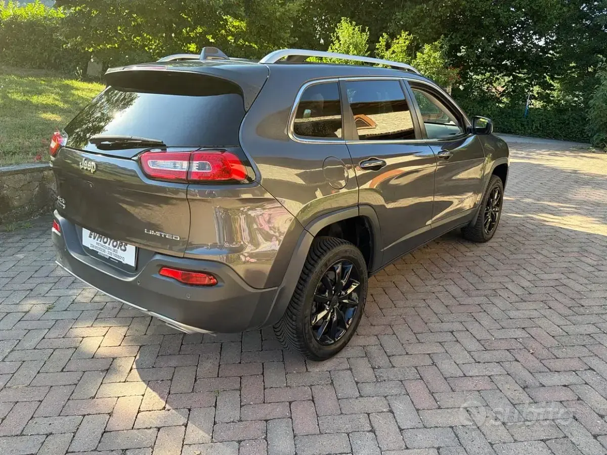 Usata Jeep Cherokee 170 CV (125 kW) 2016 Grigio SUV