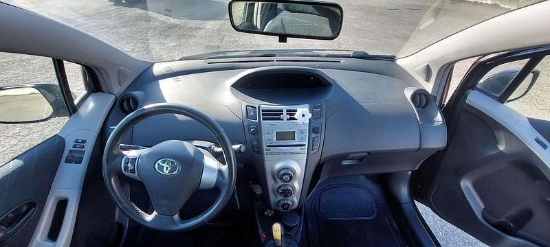 Usata Toyota Yaris Sol 69 CV (50 kW) 2007 Nero Utilitaria
