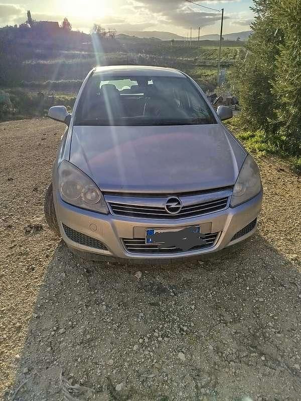Usata Opel Astra Edition 82 CV (60 kW) 2010