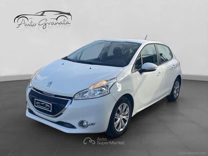 Usata Peugeot 208 Active 68 CV (50 kW) 2014 Bianco Utilitaria