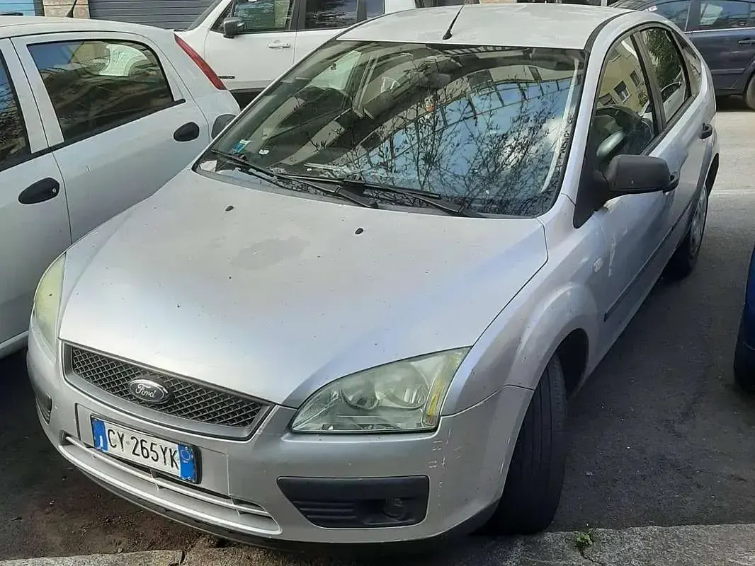Usata Ford Focus 90 CV (66 kW) 2005 Argento Berlina
