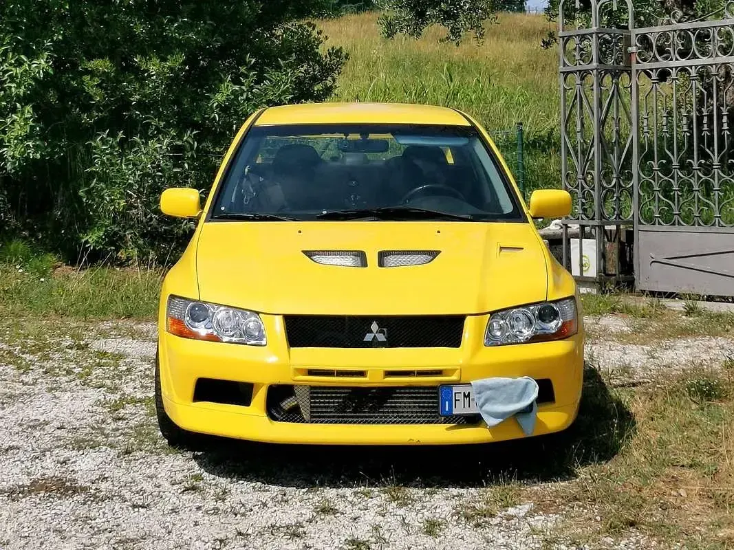 Usata Mitsubishi Lancer 280 CV (205 kW) 2001 Giallo Berlina