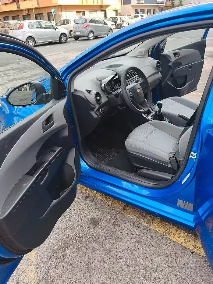 Usata Chevrolet Aveo 69 CV (50 kW) 2011 Bluazzurro Berlina
