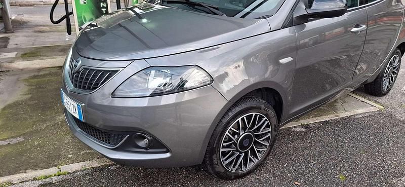 Usata Lancia Ypsilon 69 CV (50 kW) 2024 Grigio Utilitaria