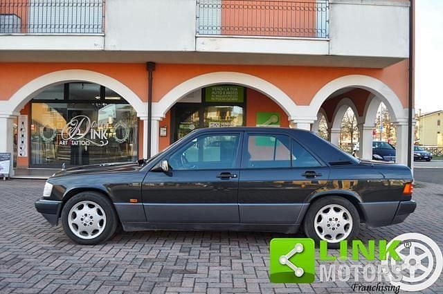 Usata Mercedes 190 126 CV (92 kW) 1993 Grigio Berlina
