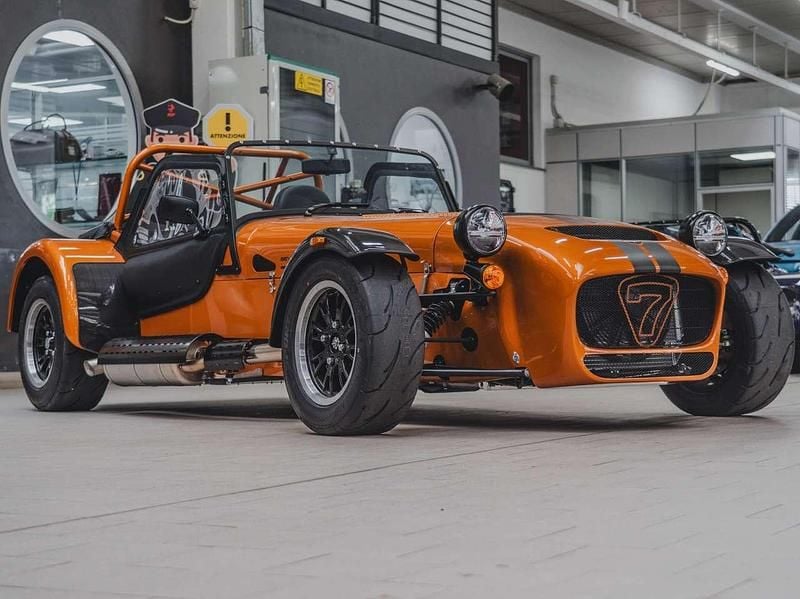 Usata Caterham Seven 228 CV (167 kW) 2025 Golden saffron Cabrio