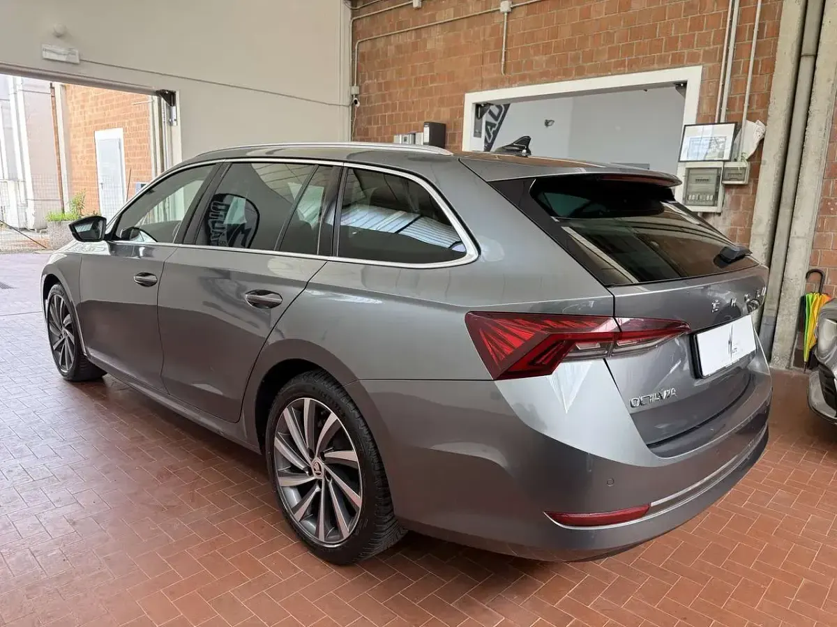 Usata Skoda Octavia Style 150 CV (110 kW) 2022 Grigio Station wagon
