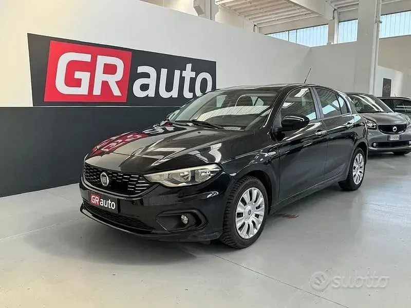 Usata Fiat Tipo Easy 120 CV (88 kW) 2016 Nero Station wagon
