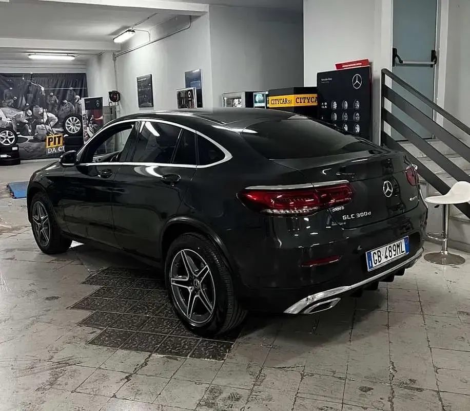 Usata Mercedes GLC300 Premium 245 CV (180 kW) 2020 Grigio SUV