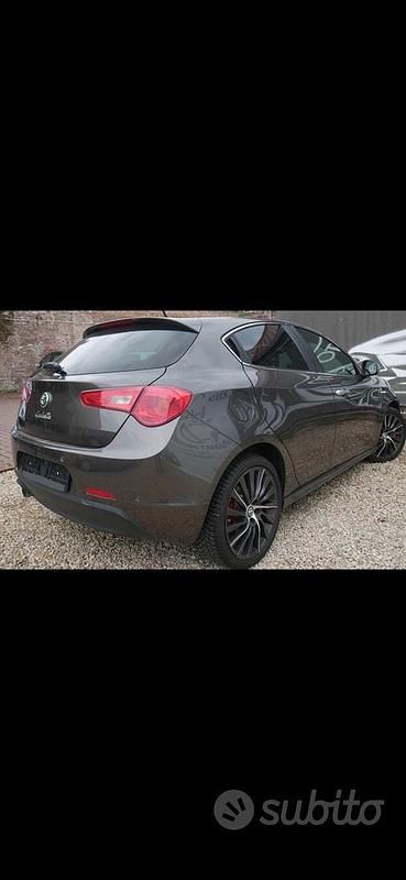 Usata 2013 Alfa Romeo Giulietta Quadrifoglio Tre volumi | 9200 € (Molto cara) - Immagine 1/4