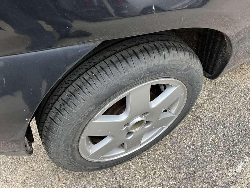 Usata VW Lupo Highline 101 CV (74 kW) 2003 Nero Utilitaria