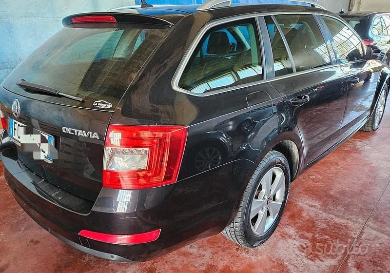 Usata Skoda Octavia Executive 110 CV (80 kW) 2016 Nero Utilitaria