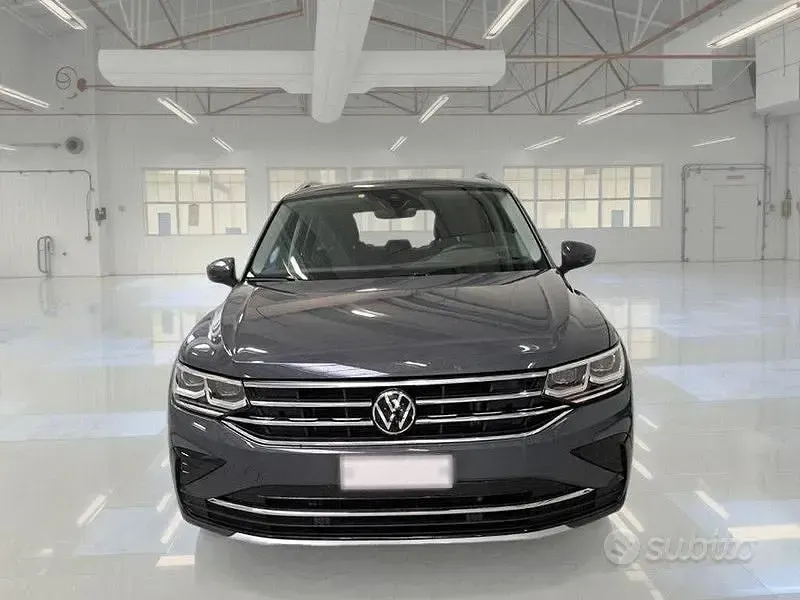Usata VW Tiguan Elegance 149 CV (109 kW) 2024 Grigio SUV