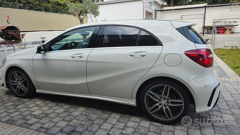 Usata Mercedes A180 Premium 109 CV (80 kW) 2017 Bianco Utilitaria