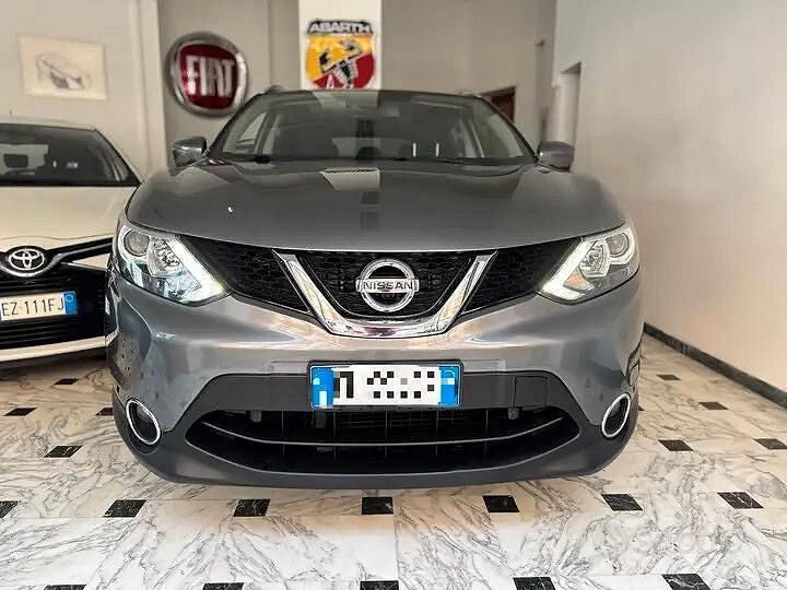 Usata Nissan Qashqai Tekna 131 CV (96 kW) 2017 Grigio SUV