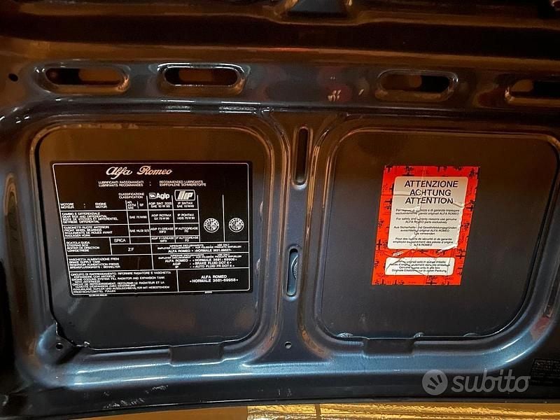 Usata Alfa Romeo 75 105 CV (77 kW) 1990 Blu Berlina