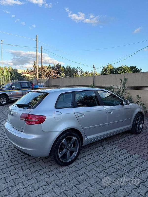 Usata Audi A3 Sportback Sport 105 CV (77 kW) 2010 Grigio Utilitaria