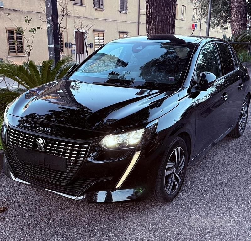 Usata Peugeot 208 Allure 100 CV (73 kW) 2022 Nero Utilitaria