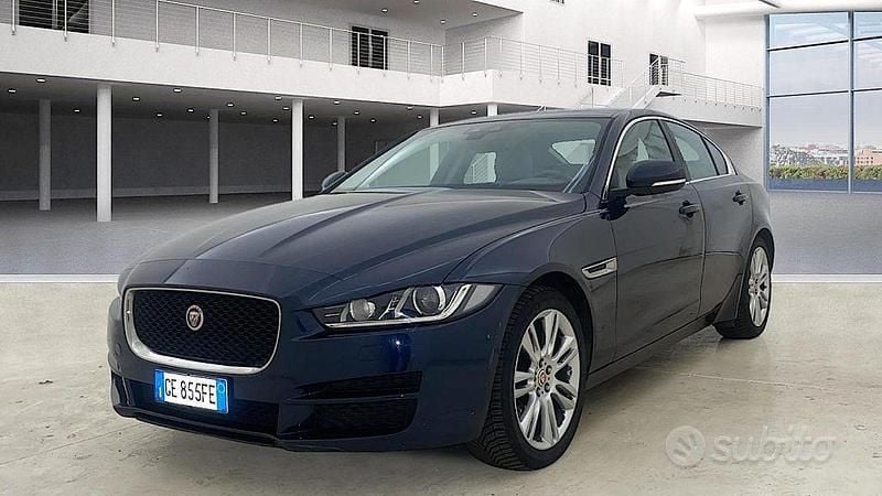Azzurro metallizzato Usata 2017 Jaguar XE Business Edition Tre volumi | 10.970 € (Ottimo prezzo) - Immagine 1/4