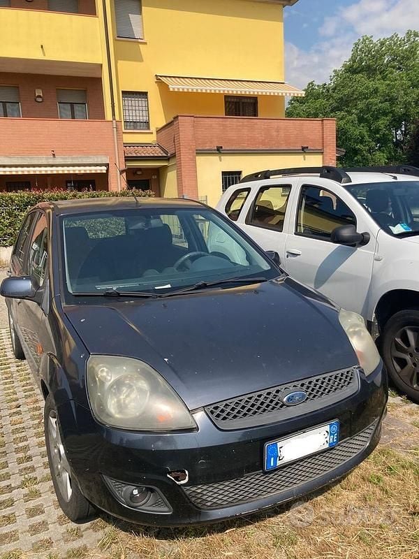 Usata Ford Fiesta 75 CV (55 kW) 2007 Blu Utilitaria