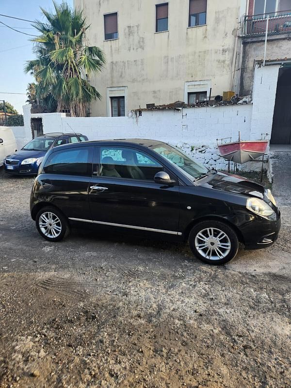 Nero Usata 2012 Lancia Ypsilon Platinum Due volumi | 2900 € (Super prezzo) - Immagine 1/4