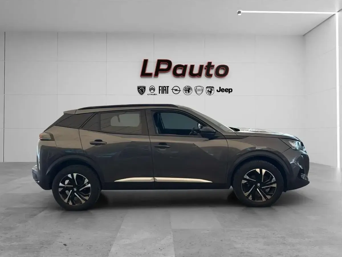 Usata Peugeot 2008 Allure 110 CV (80 kW) 2022 Grigio SUV