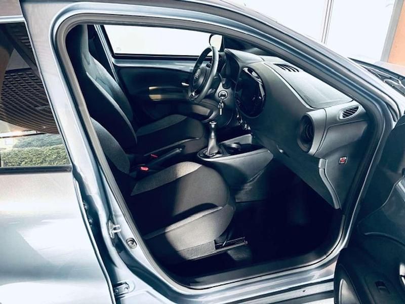 Usata Toyota Aygo X Active 72 CV (52 kW) 2024 Grigio SUV
