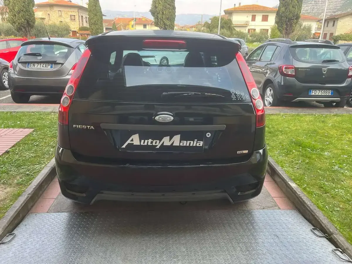 Usata Ford Fiesta S 90 CV (66 kW) 2006 Nero Utilitaria