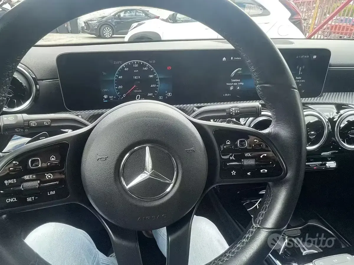 Usata Mercedes A180 Business 116 CV (85 kW) 2019 Grigio Berlina