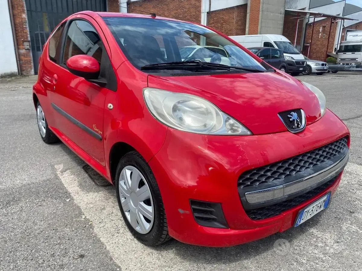 Käytetty Peugeot 107 68 HP (50 kW) 2009 Punainen Viistoperä
