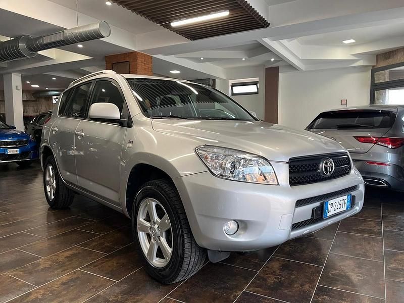 Usata Toyota RAV4 Sol 136 CV (100 kW) 2008 Argento SUV