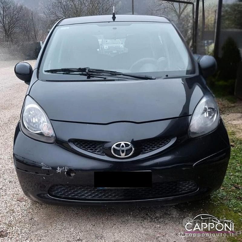 Nero Usata 2007 Toyota Aygo Due volumi | 2500 € (Buon prezzo) - Immagine 1/4