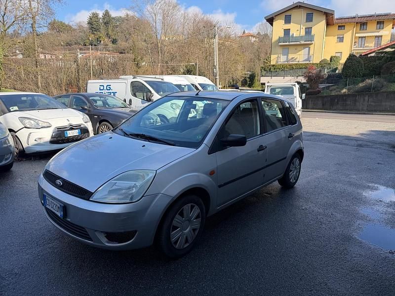 Usata Ford Fiesta 80 CV (58 kW) 2003 Argento Utilitaria