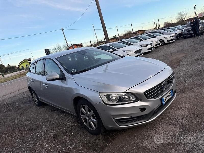Usata Volvo V60 Momentum 114 CV (83 kW) 2014 Grigio Station wagon