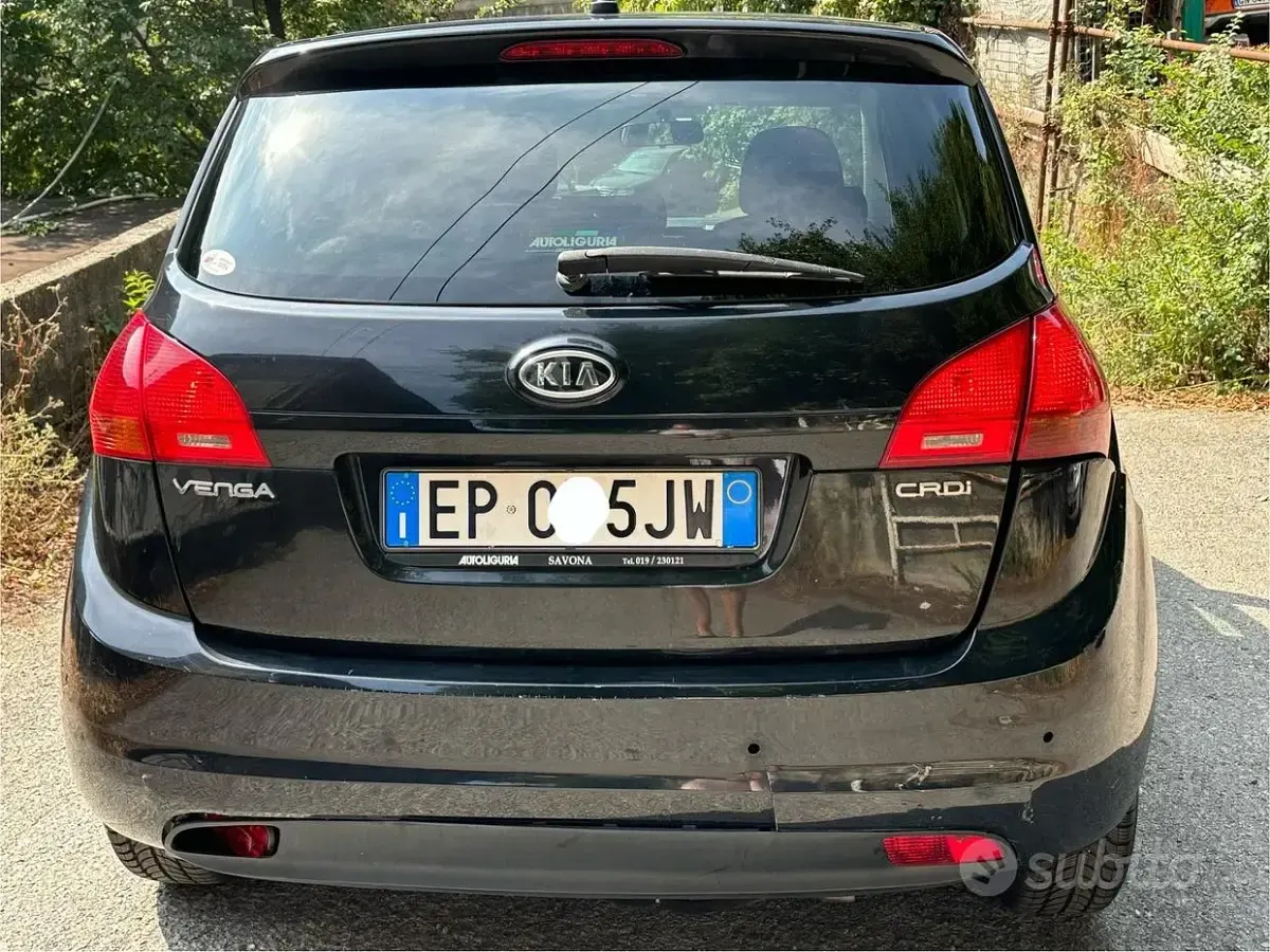 Usata Kia Venga 90 CV (66 kW) 2012 Nero Utilitaria
