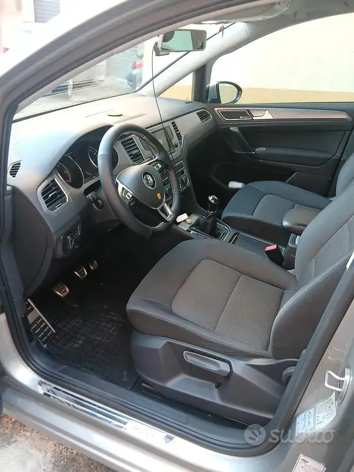 Usata VW Golf Sportsvan Business 110 CV (80 kW) 2015 Grigio Monovolume