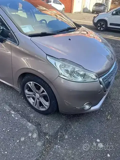 Usata Peugeot 208 68 CV (50 kW) 2012 Grigio Utilitaria