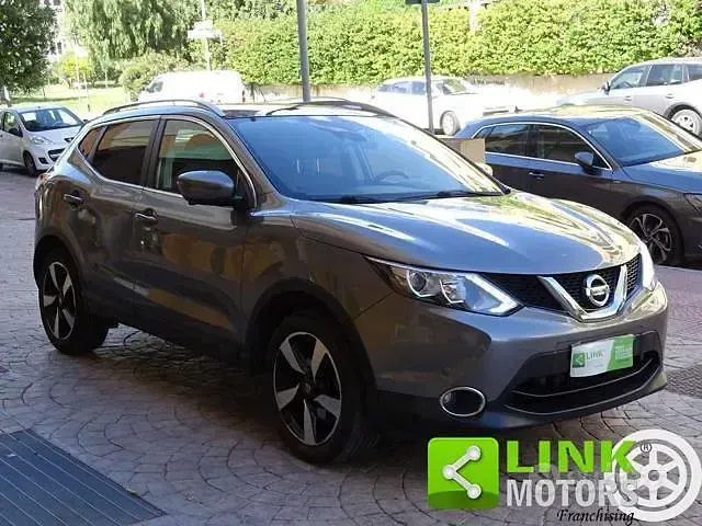 Usata Nissan Qashqai Tekna 131 CV (96 kW) 2016 Grigio SUV