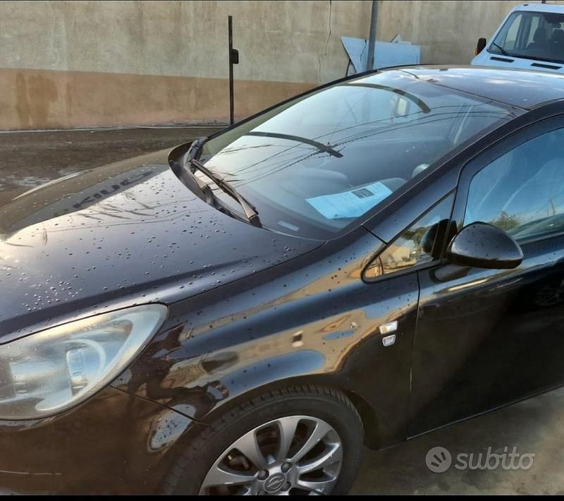 Usata Opel Corsa Edition 80 CV (58 kW) 2010 Nero Utilitaria