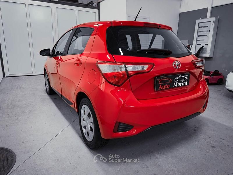 Usata Toyota Yaris Active 72 CV (52 kW) 2019 Rosso Berlina