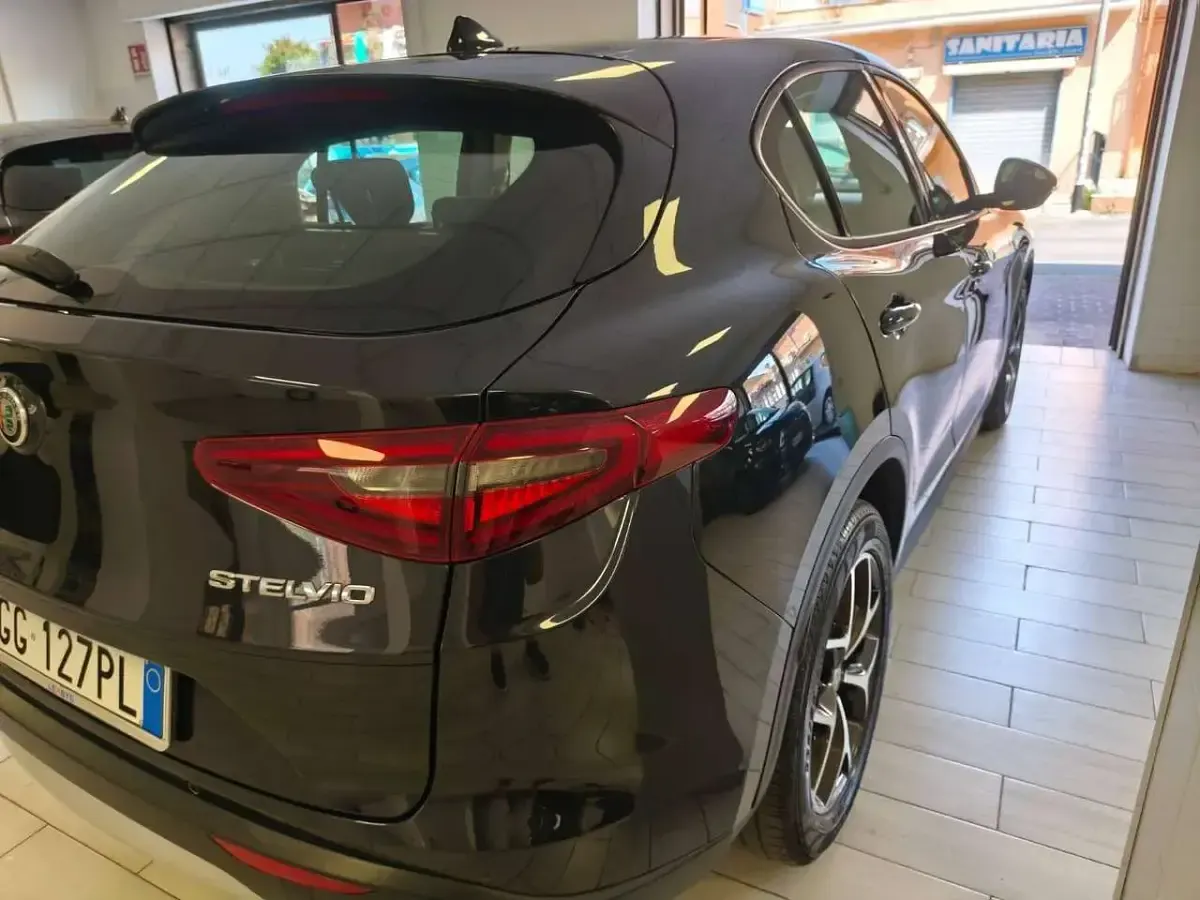 Usata Alfa Romeo Stelvio Business 160 CV (117 kW) 2021 Nero SUV