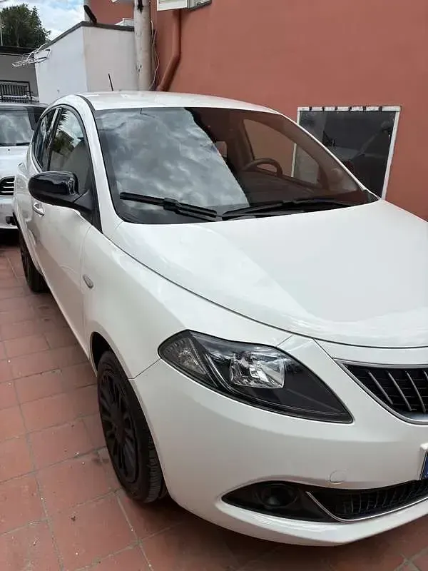 Usata Lancia Ypsilon Silver 69 CV (50 kW) 2023 Utilitaria