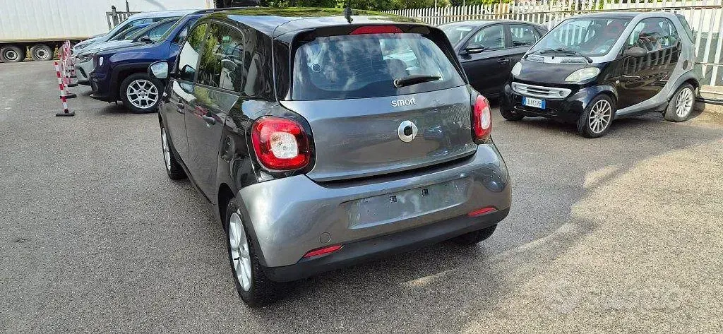 Usata Smart ForFour 71 CV (52 kW) 2017 Grigio Utilitaria
