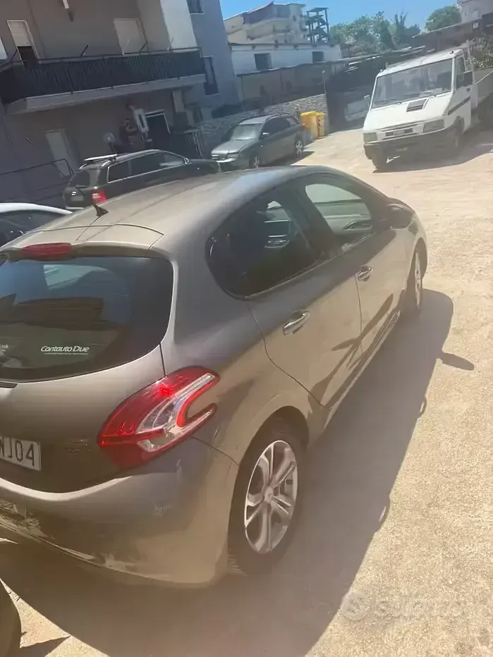 Usata Peugeot 208 2018 Grigio Utilitaria