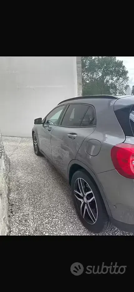 Usata Mercedes GLA220 170 CV (125 kW) 2015 Grigio SUV
