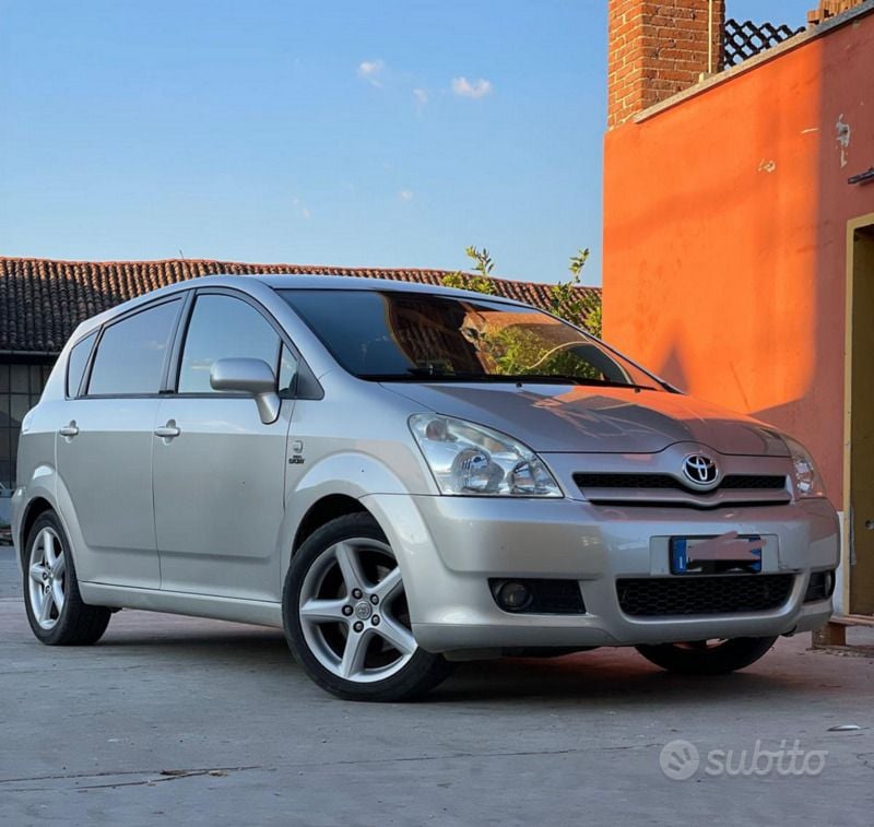 Usata Toyota Verso 132 CV (97 kW) 2012 Grigio Monovolume