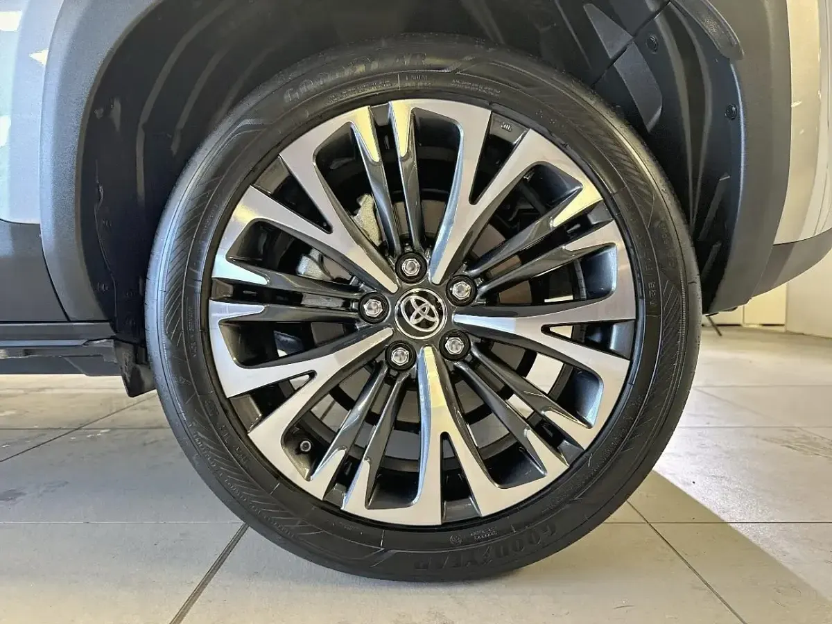 Usata Toyota Yaris Lounge 116 CV (85 kW) 2023 Grigio Utilitaria