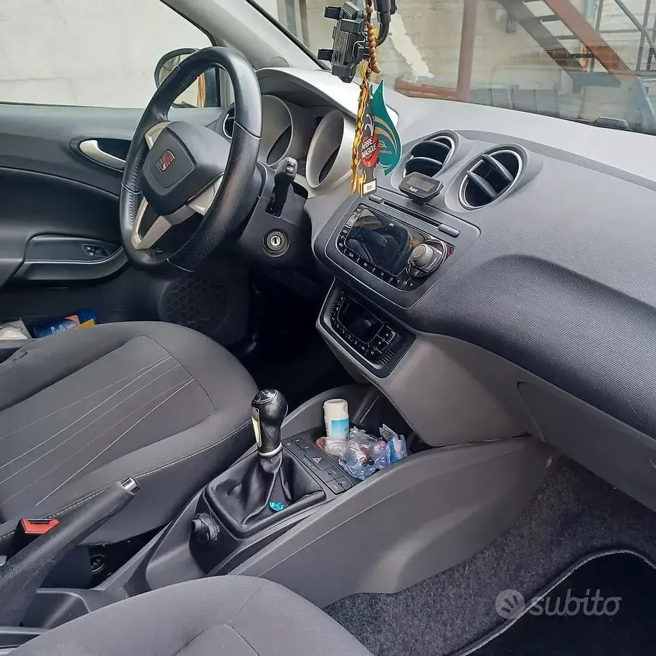 Usata Seat Ibiza 75 CV (55 kW) 2011 Bianco