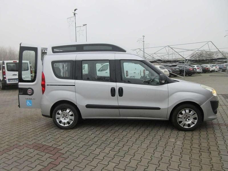 Usata Fiat Doblò 105 CV (77 kW) 2011 Grigio Monovolume